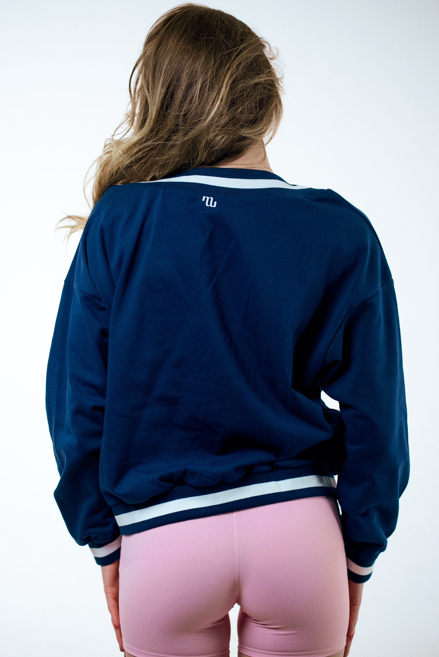 Club V Pullover